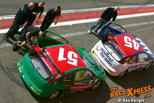 De crew van AT Motorsport